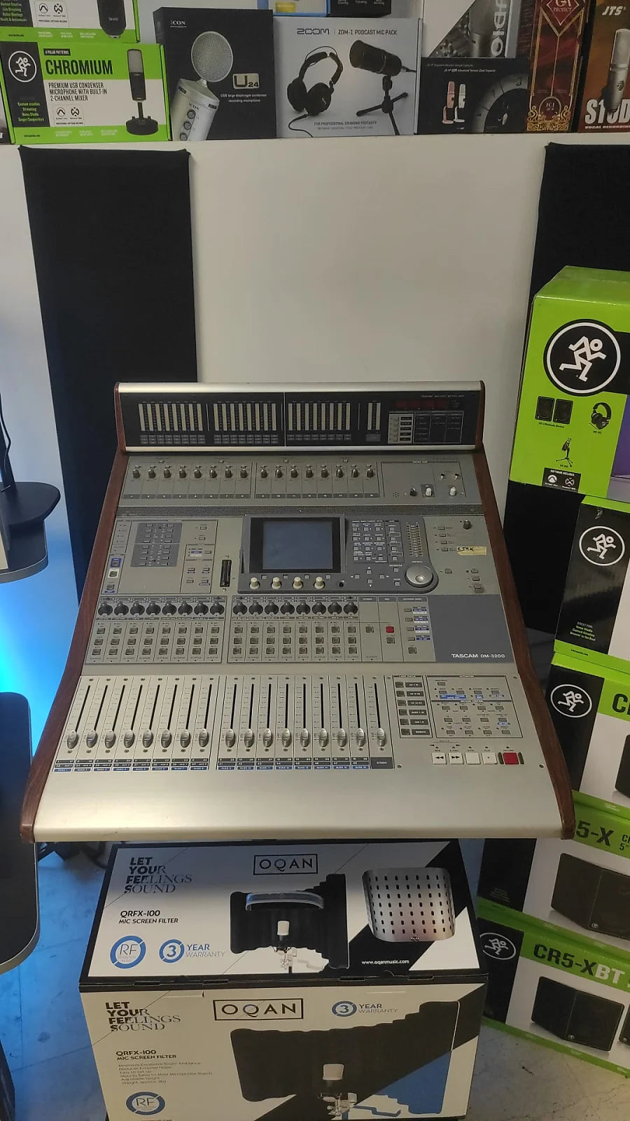 TASCAM DM-3200 DIGITAL MIXER – Synthcloud TASCAM DM-3200 DIGITAL MIXER – Synthcloud