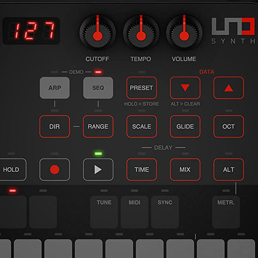 IK Multimedia UNO Synth