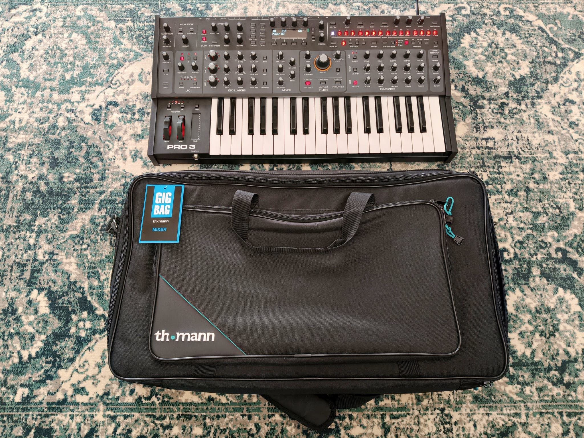 Sequential Pro 3 Synth + professional bag and custom wood side