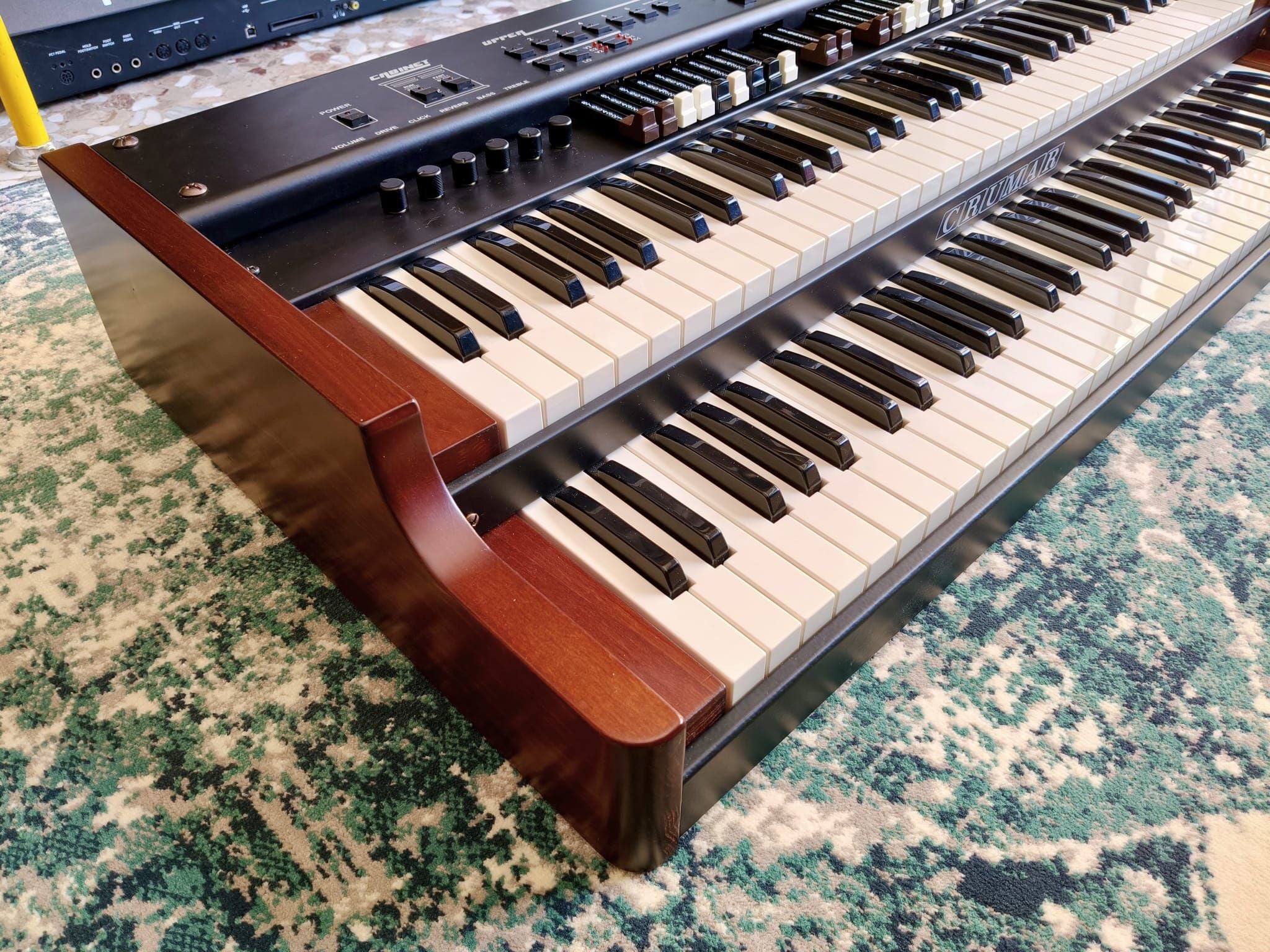 CRUMAR MOJO Dual - Hammond organ clone