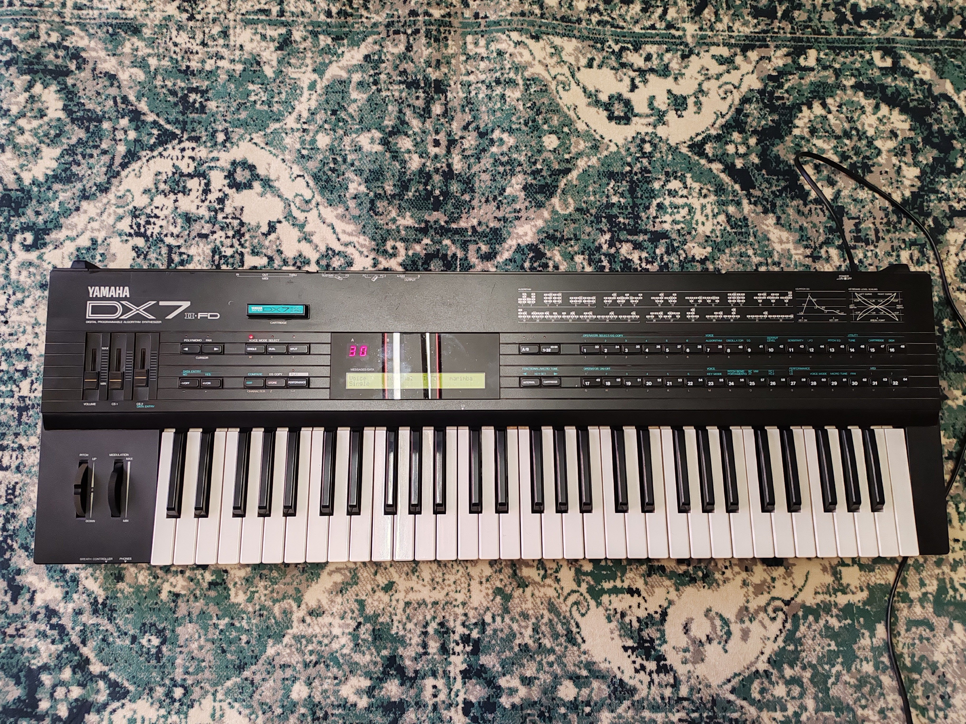 YAMAHA DX7 II FD 16-Voice Synthesizer with Card and Hard Case