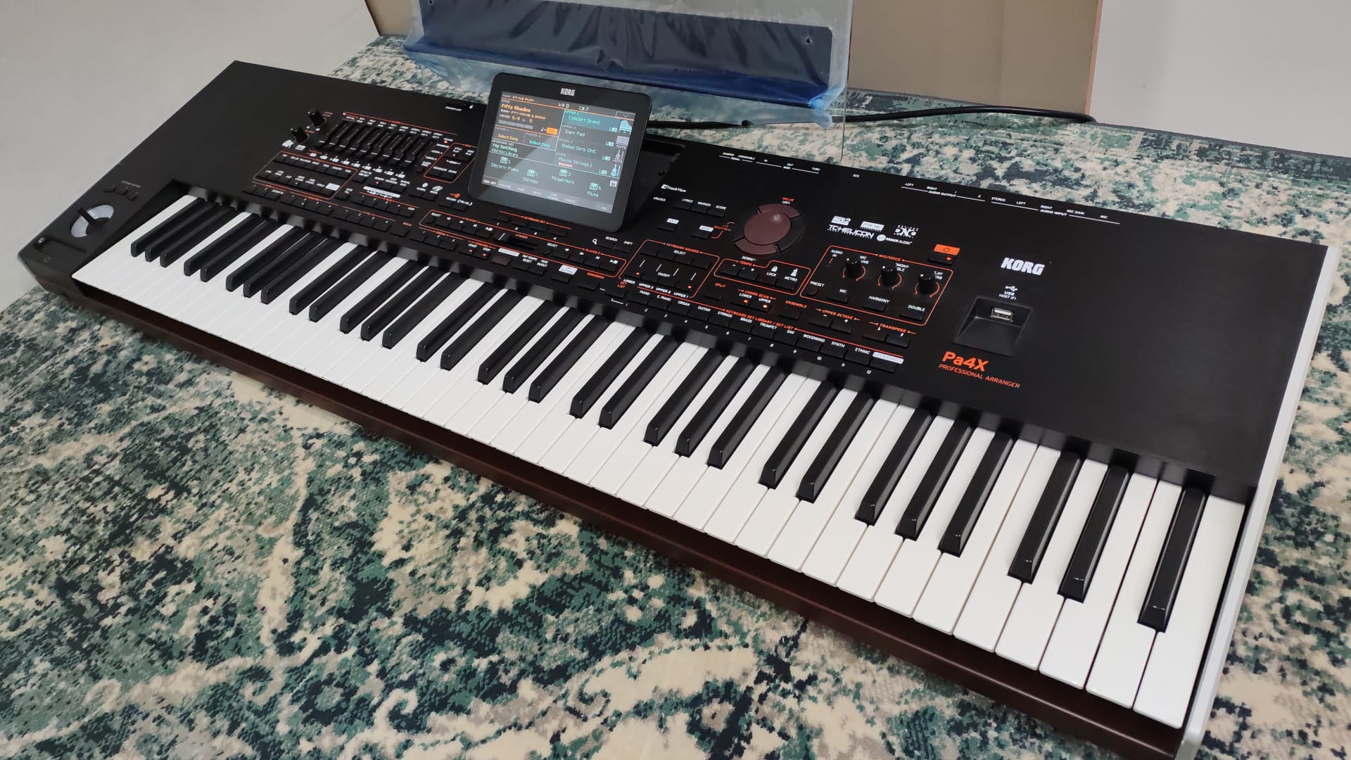 Korg Pa4X 76 arranger + Pa AMPLIFICATION SYSTEM PaAS + Sound Banks