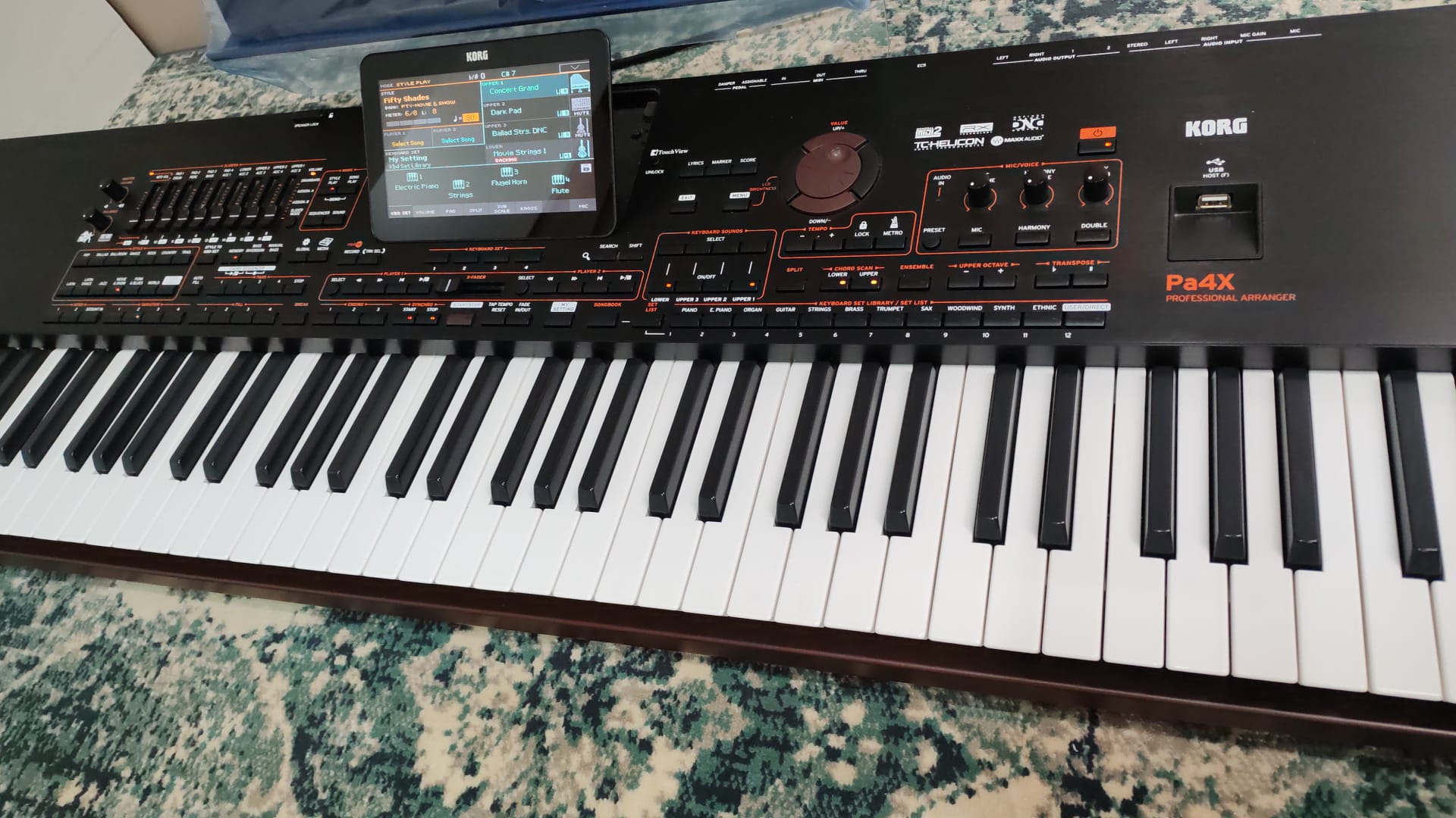 Korg Pa4X 76 arranger + Pa AMPLIFICATION SYSTEM PaAS + Sound Banks