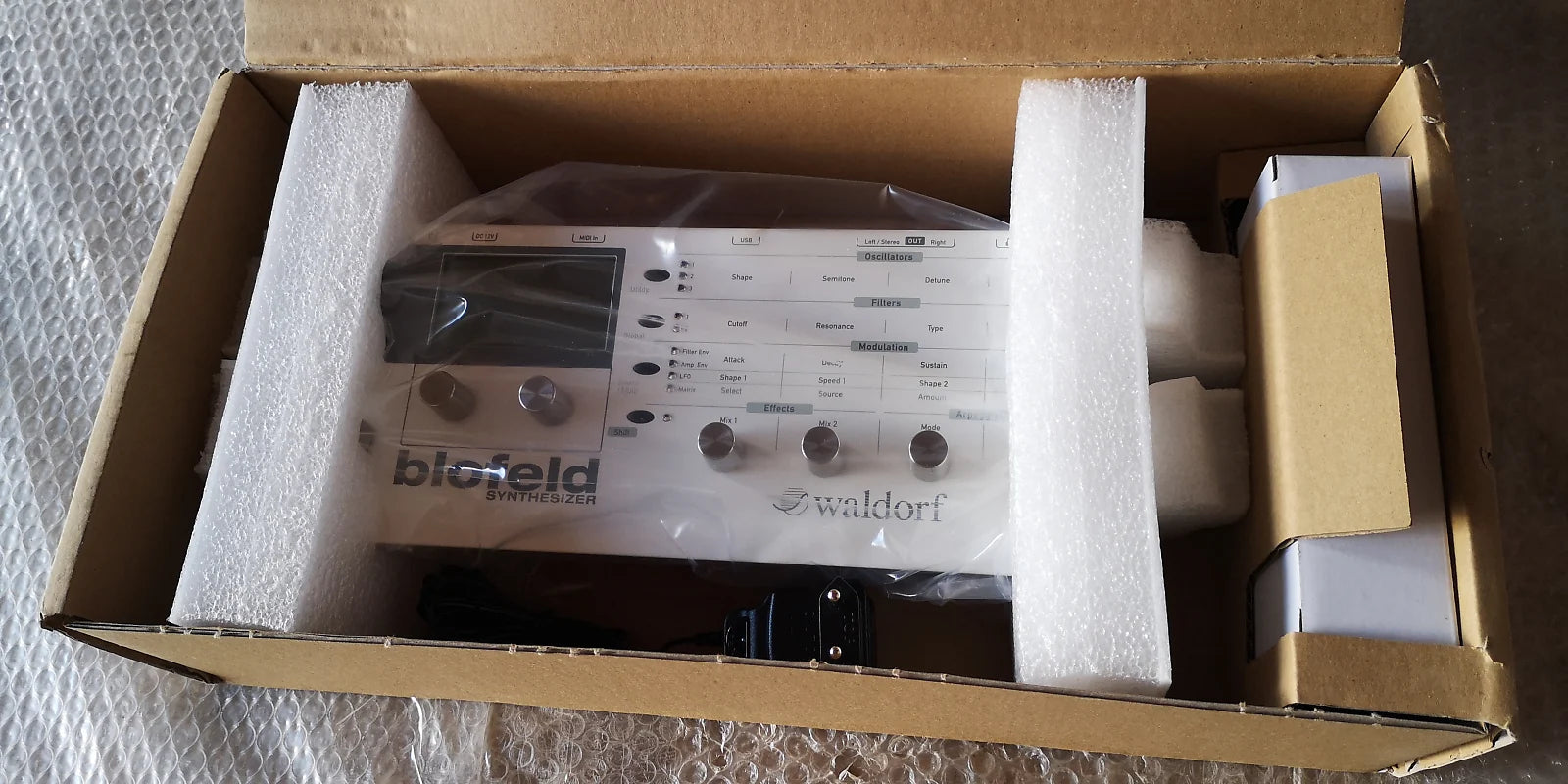 Blofeld desktop synth discount