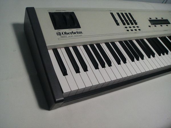 OBERHEIM MC2000 CONTROLLER MIDI 88 TASTI CON SCHEDA SUONI