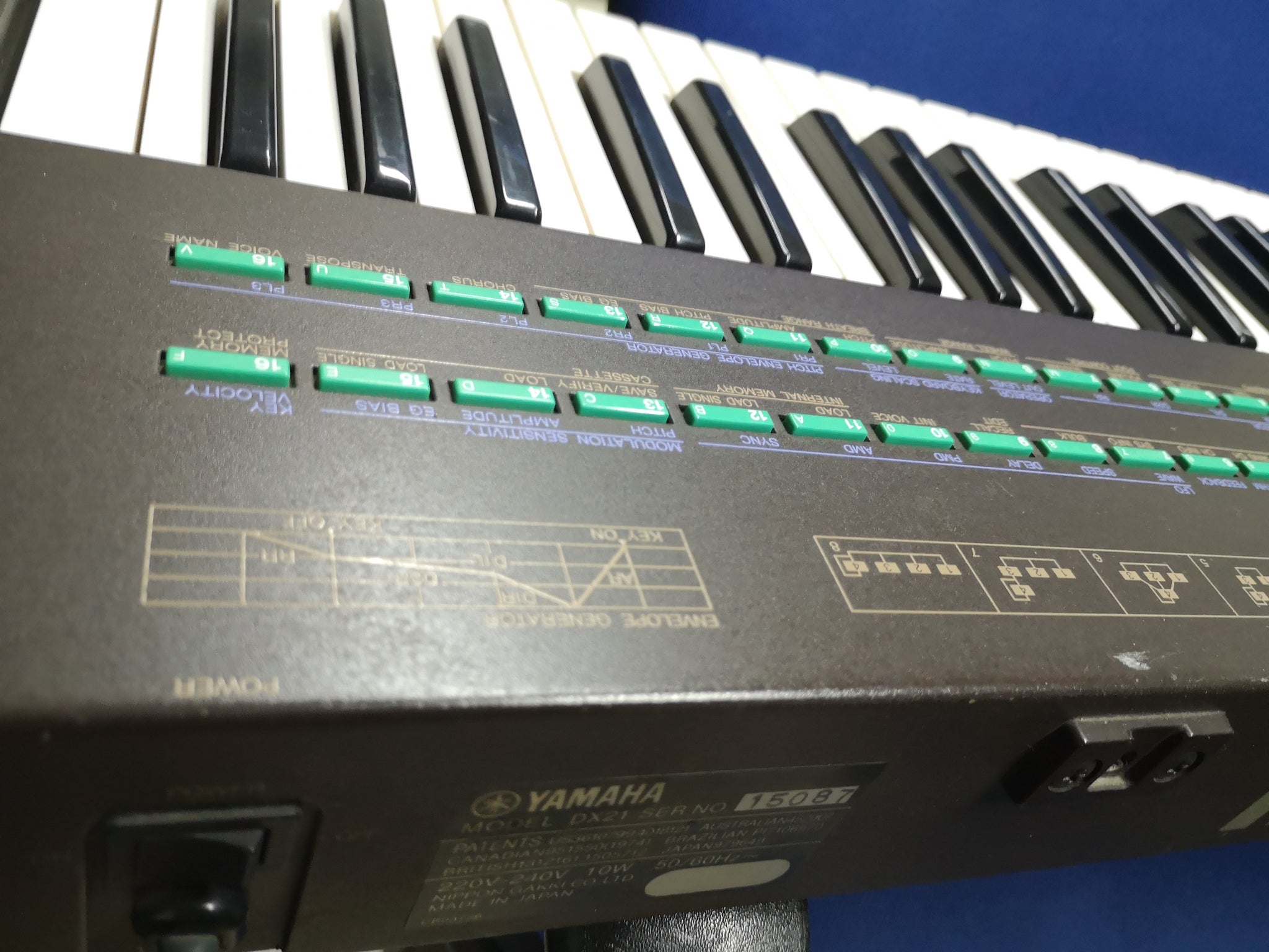 Yamaha DX21 - Digital FM vintage synthesizer| Synthcloud di